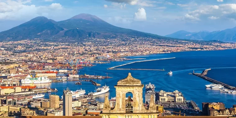 Napoli con il Vesuvio